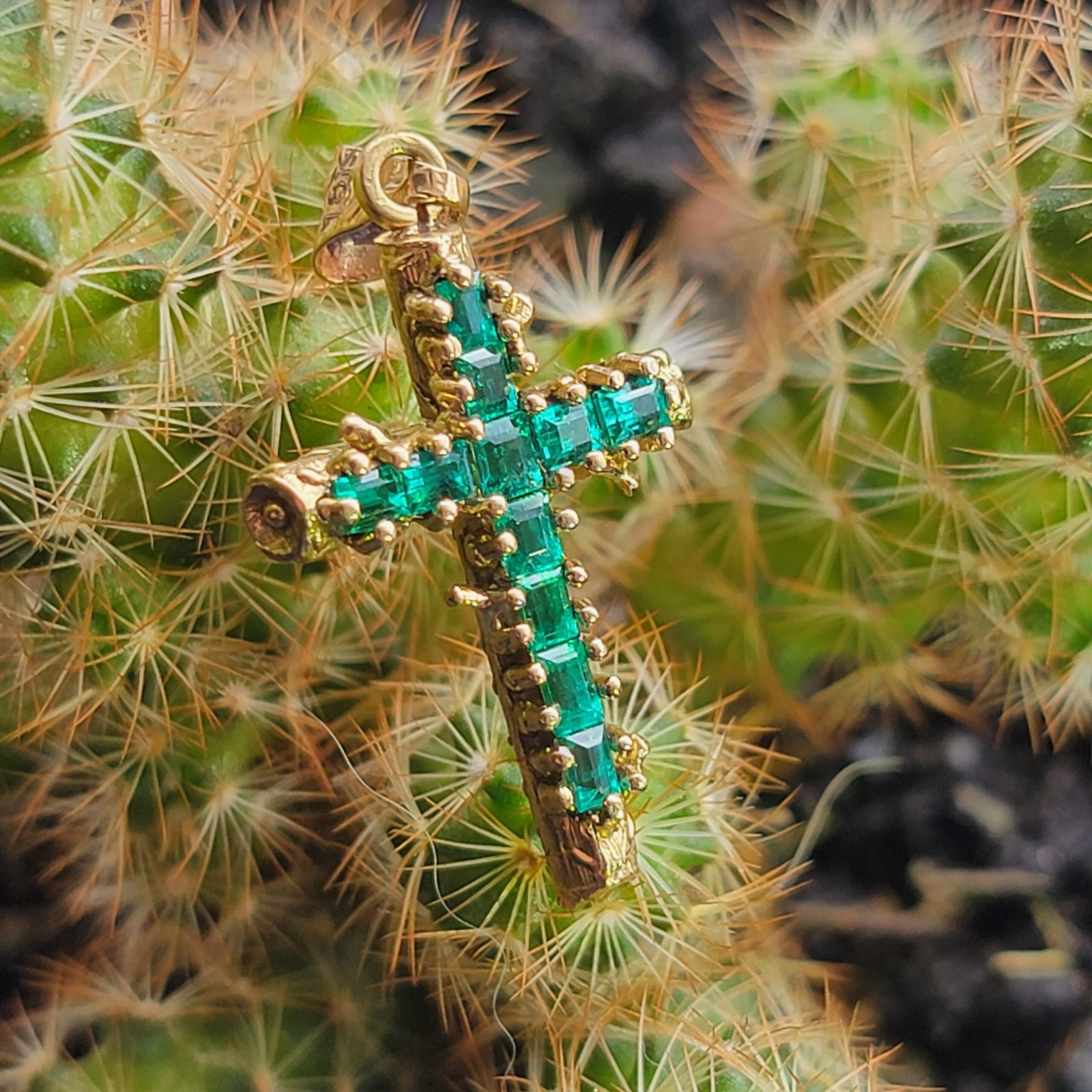 💎💍✨ Cruz en Oro de 18k con Esmeraldas✨💍💎