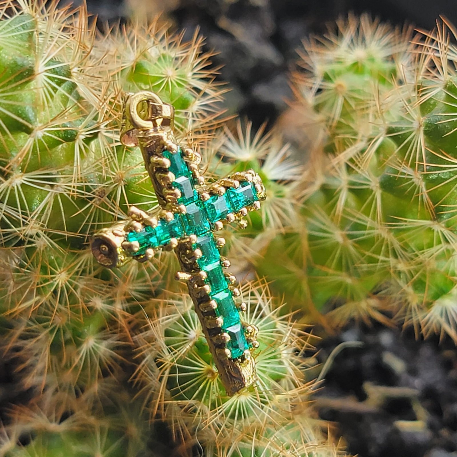 💎💍✨ Cruz en Oro de 18k con Esmeraldas✨💍💎 - Image 4