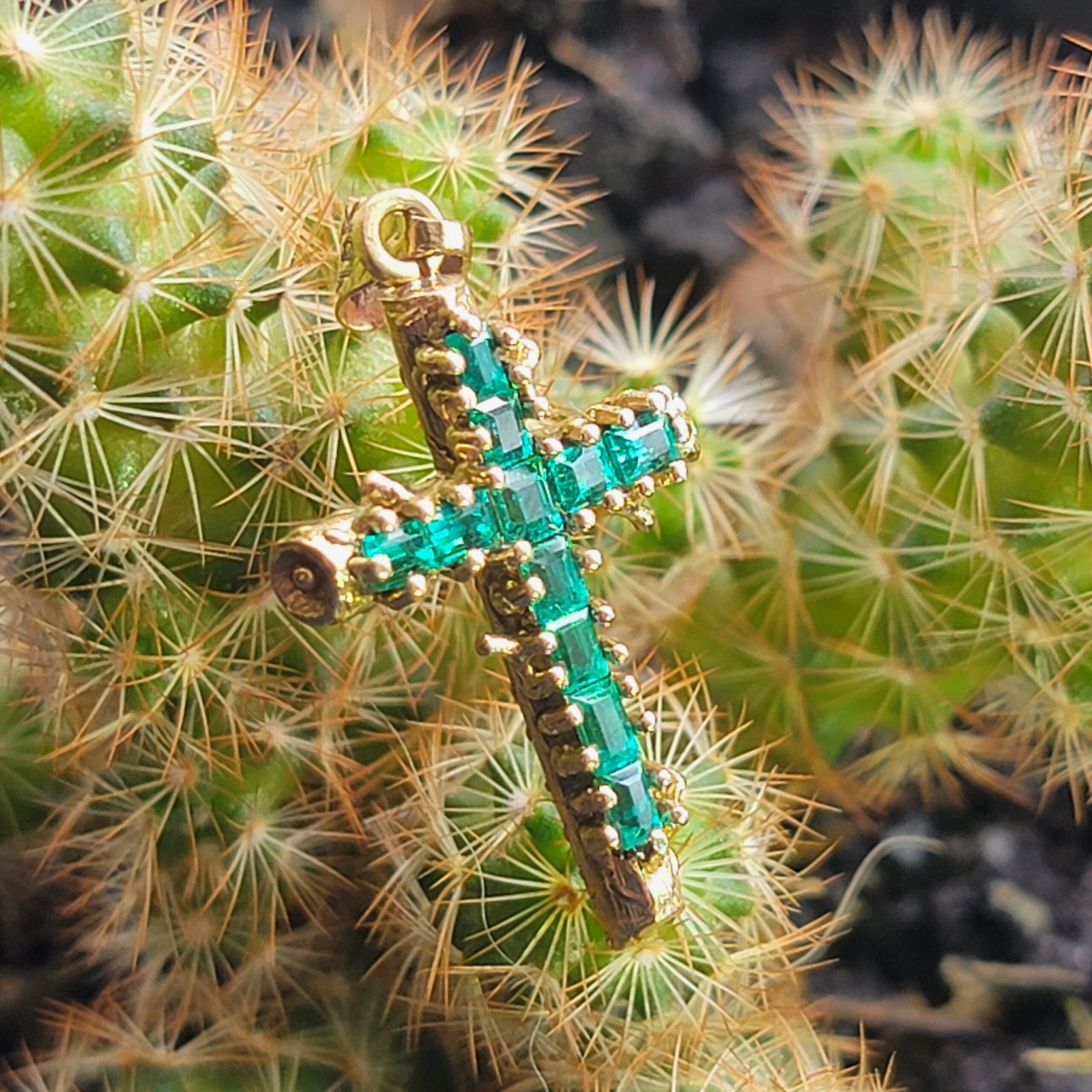 💎💍✨ Cruz en Oro de 18k con Esmeraldas✨💍💎 - Image 3