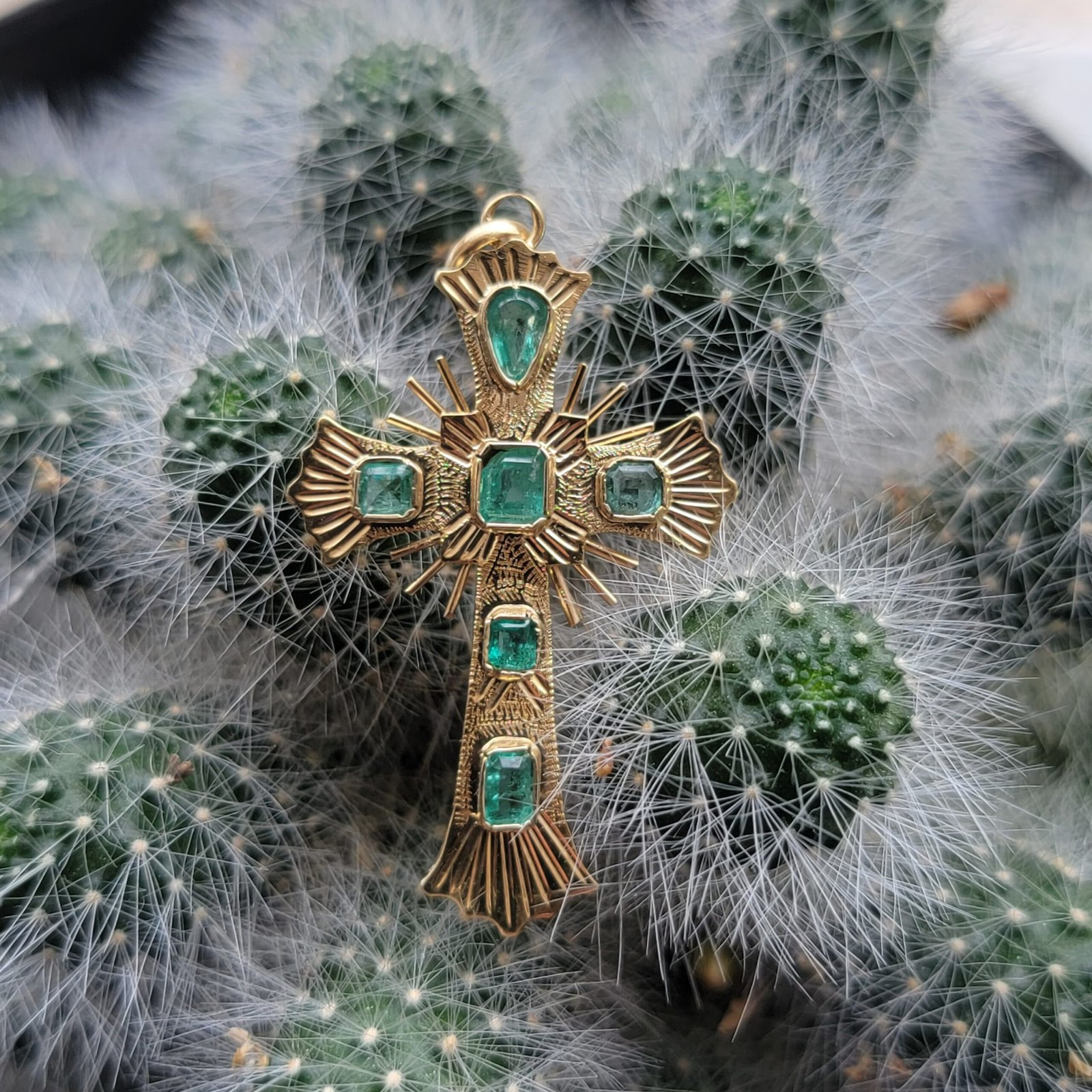 💎💍✨ Cruz en oro de 18k con Esmeraldas✨💍💎 - Image 2