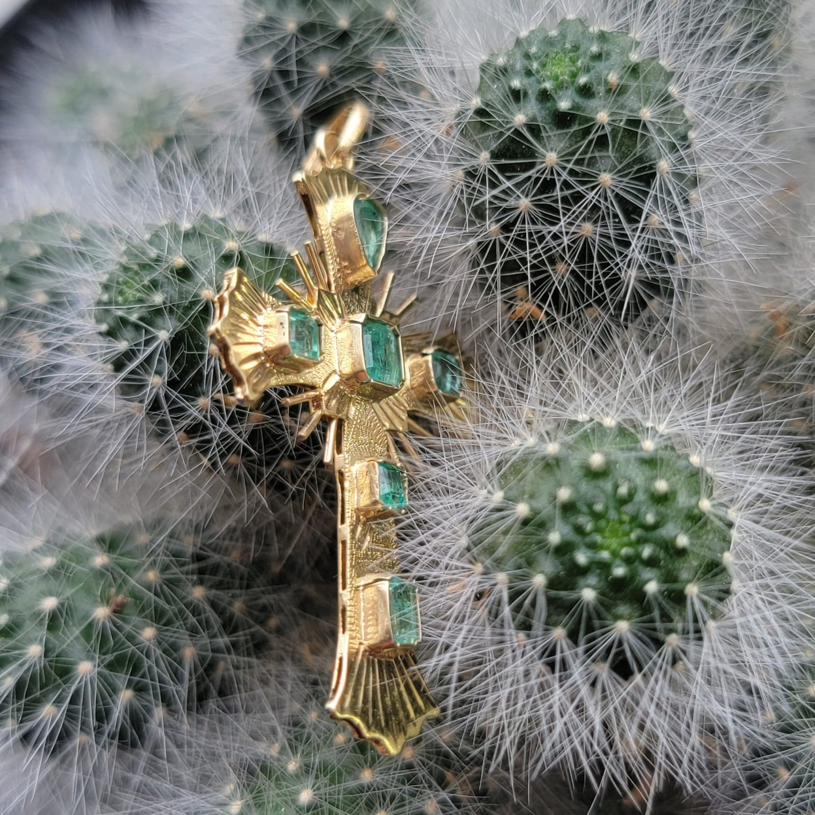 💎💍✨ Cruz en oro de 18k con Esmeraldas✨💍💎 - Image 4